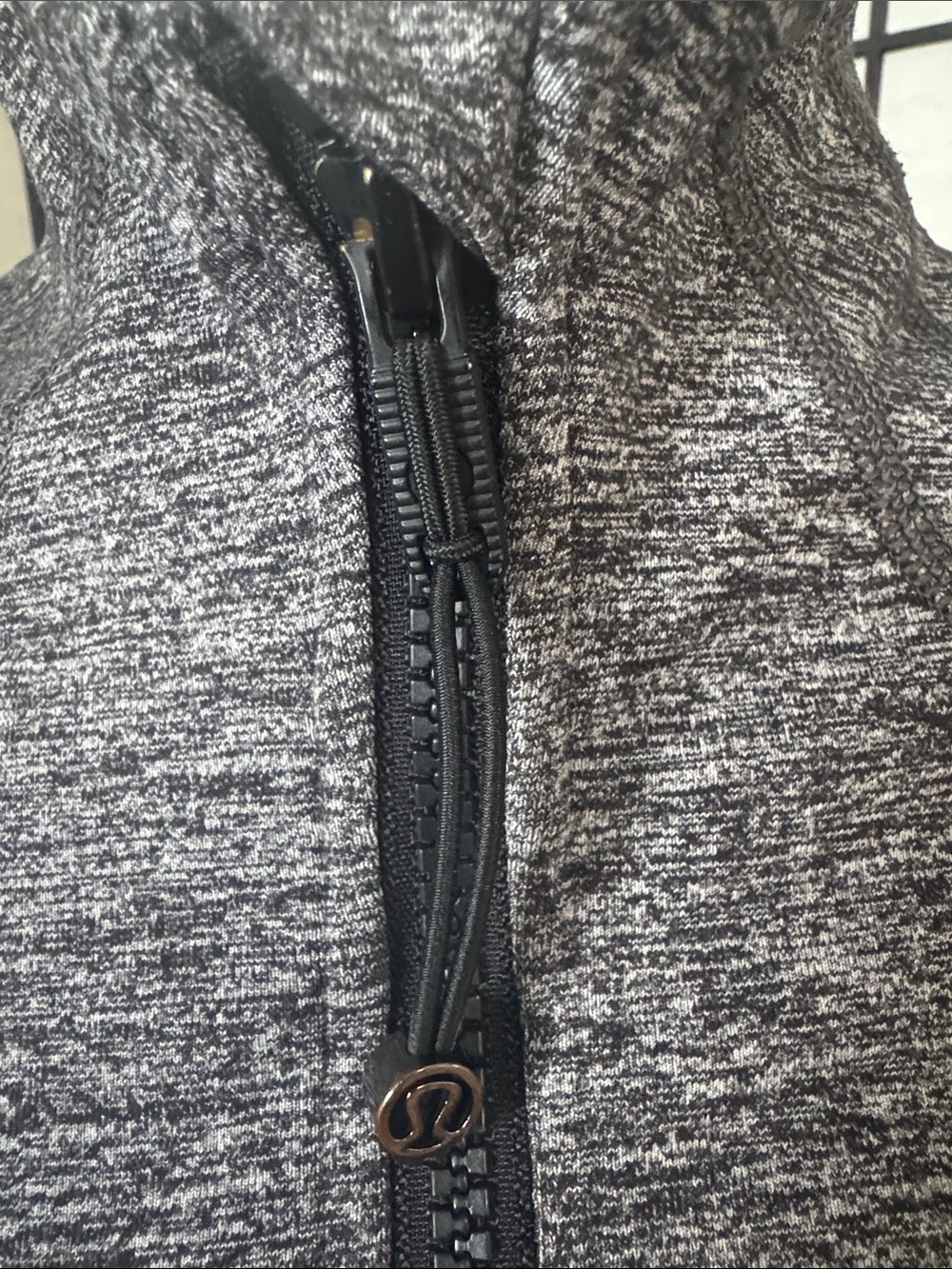 Lululemon “Define” Jacket in Heathered Gray Like New Sz 10/Med - Picture 5 of 9